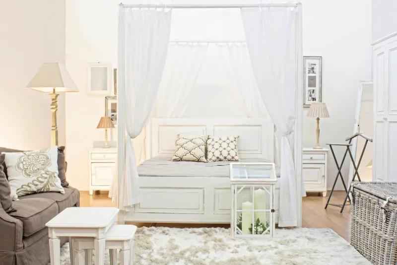 Hot Bizzotto COMODINO IN LEGNO - COLETTE